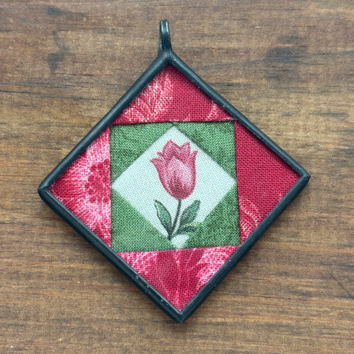 Red and green tulip pendant